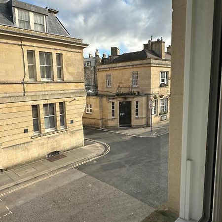 Contemporary Pied A Terre In The Heart Of Bath Apartment Exterior foto