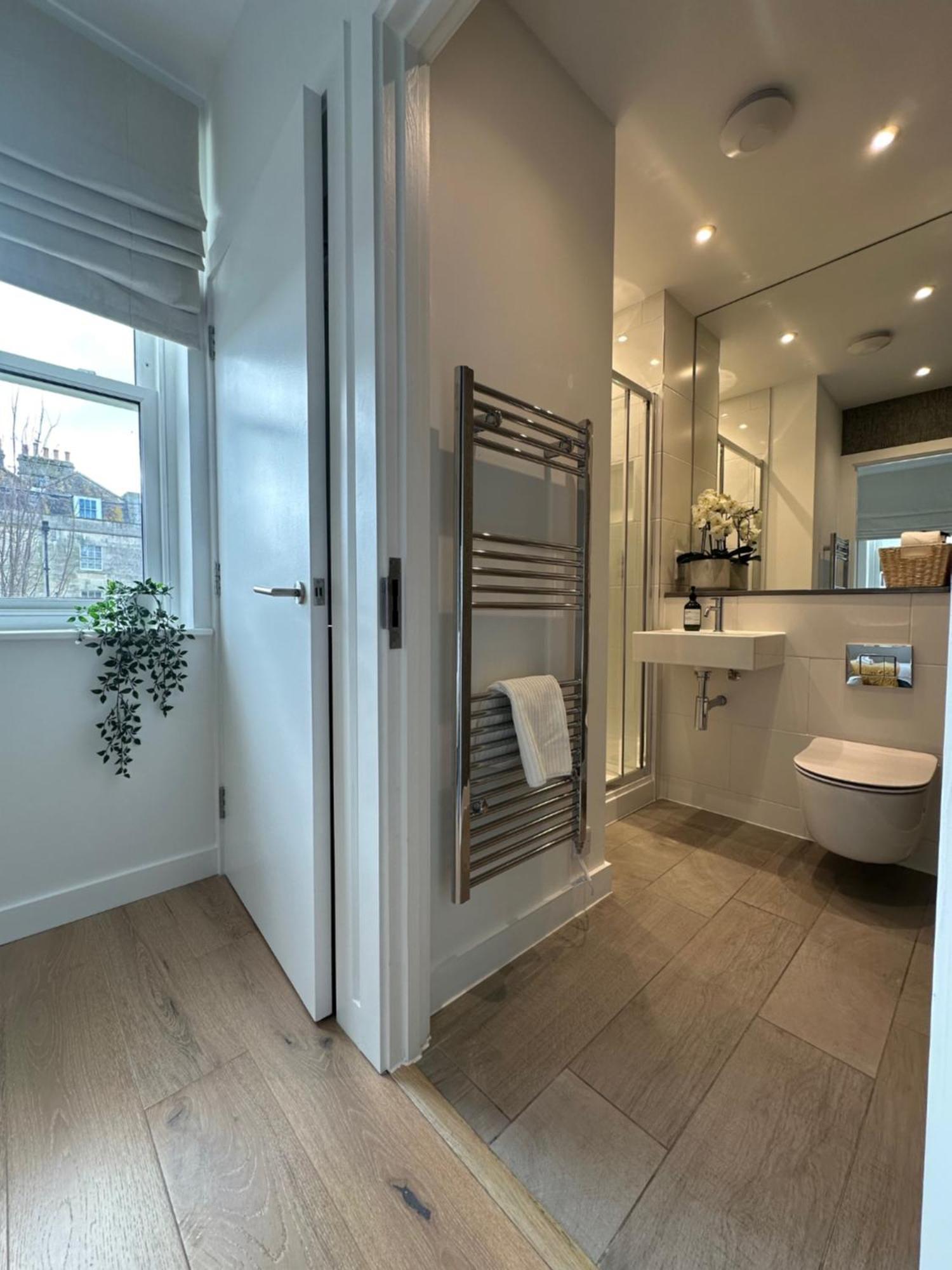Contemporary Pied A Terre In The Heart Of Bath Apartment Exterior foto