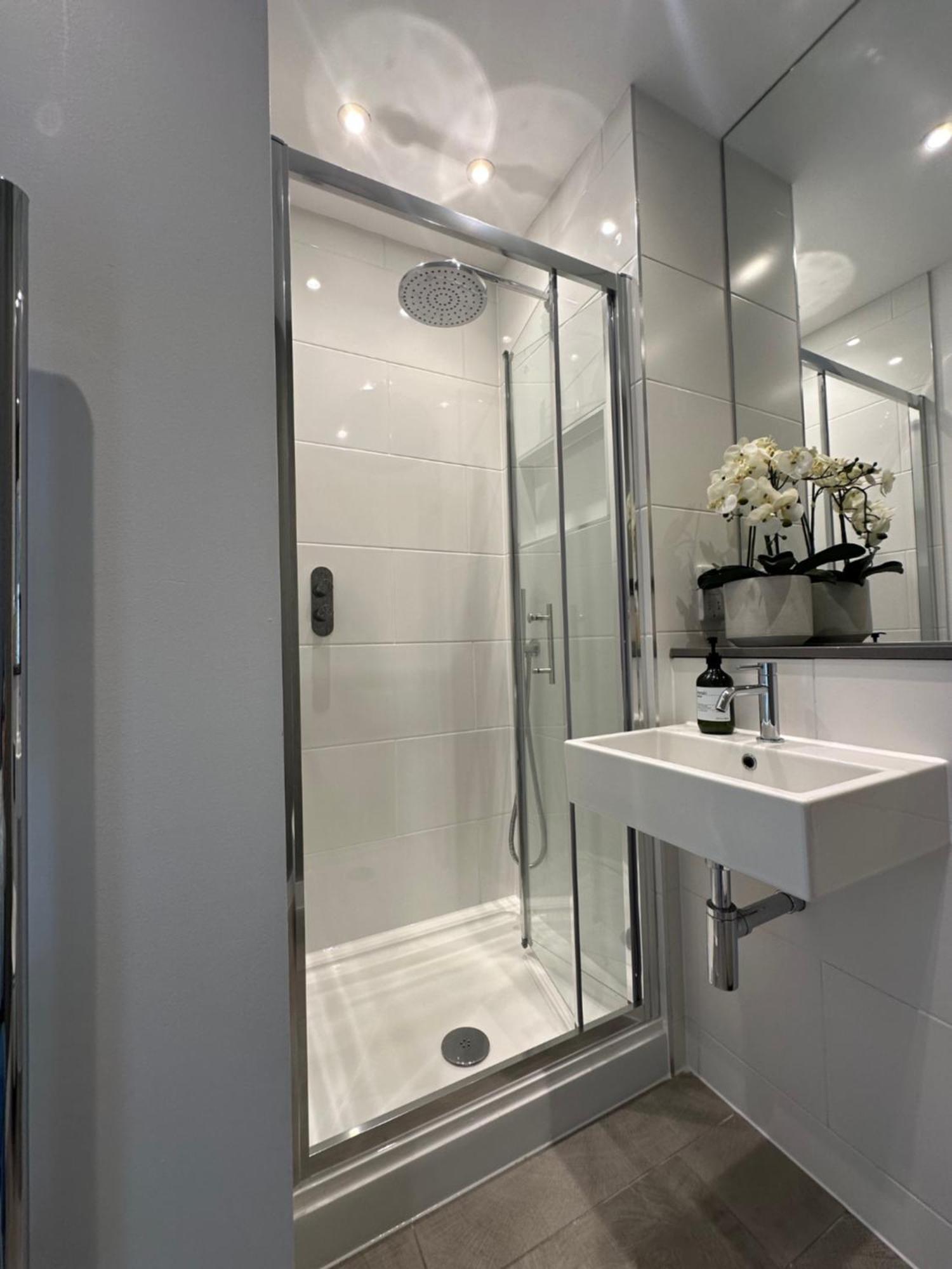 Contemporary Pied A Terre In The Heart Of Bath Apartment Exterior foto