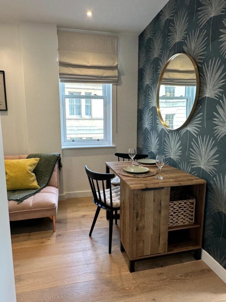 Contemporary Pied A Terre In The Heart Of Bath Apartment Exterior foto
